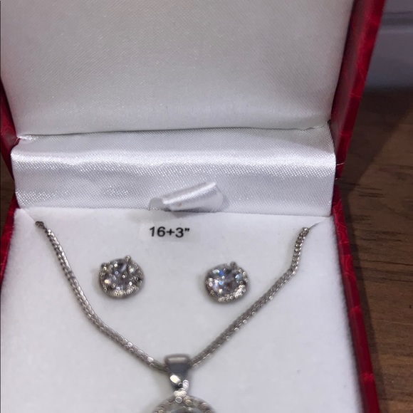 NWOT - Swarovski Silver Necklace and Earrings with Circular Pendant - Picture 5 of 6